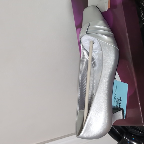 Easy street waive kitten heel pupmps - Picture 3 of 4